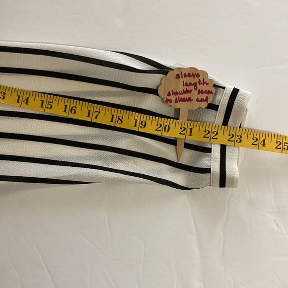 ADRIANNA PAPELL tunic size large, black & white stripes, V neck. Great condition - Picture 5 of 9